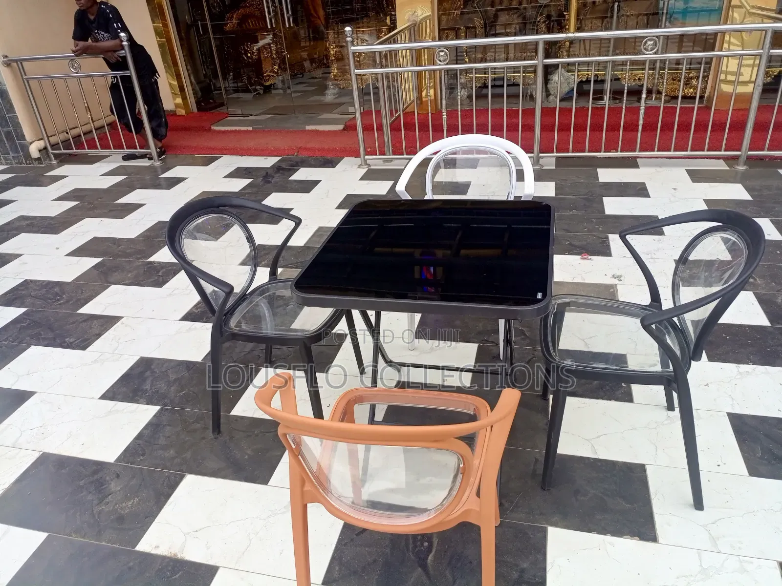 Your Quality 4 Seaters Acrylic Seating With Glass Tampered Table