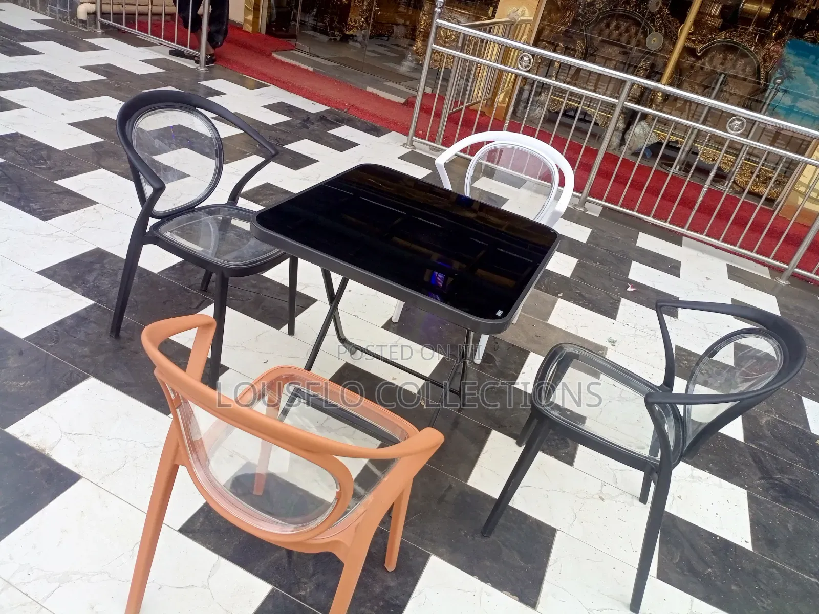 Your Quality 4 Seaters Acrylic Seating With Glass Tampered Table