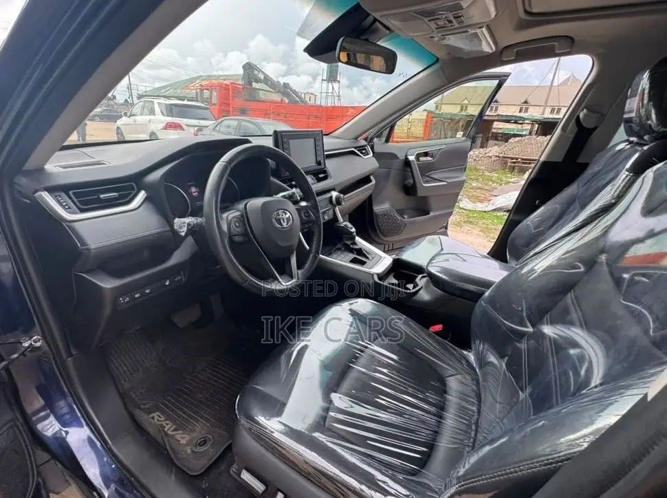 Toyota RAV4 XLE AWD 2020 Blue