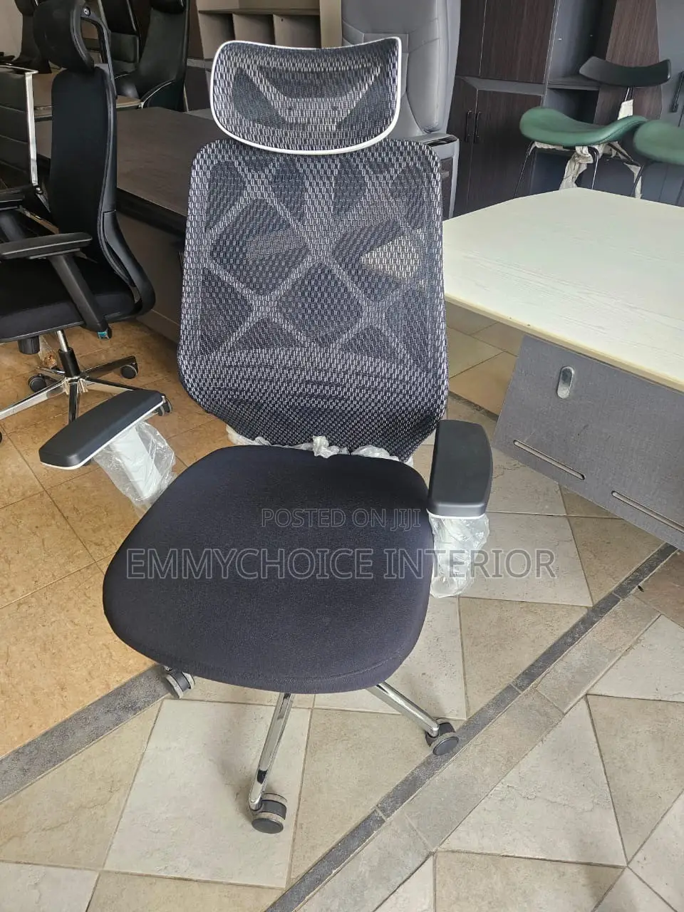 Ergonomic Office Swivel Mesh Chair With Headrest