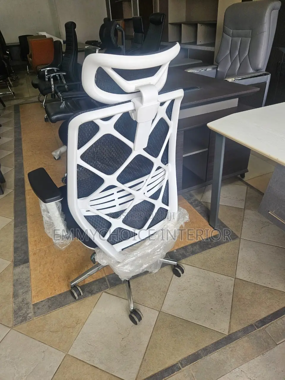 Ergonomic Office Swivel Mesh Chair With Headrest