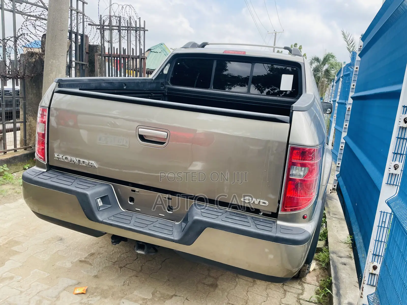 Honda Ridgeline 2011 Gold