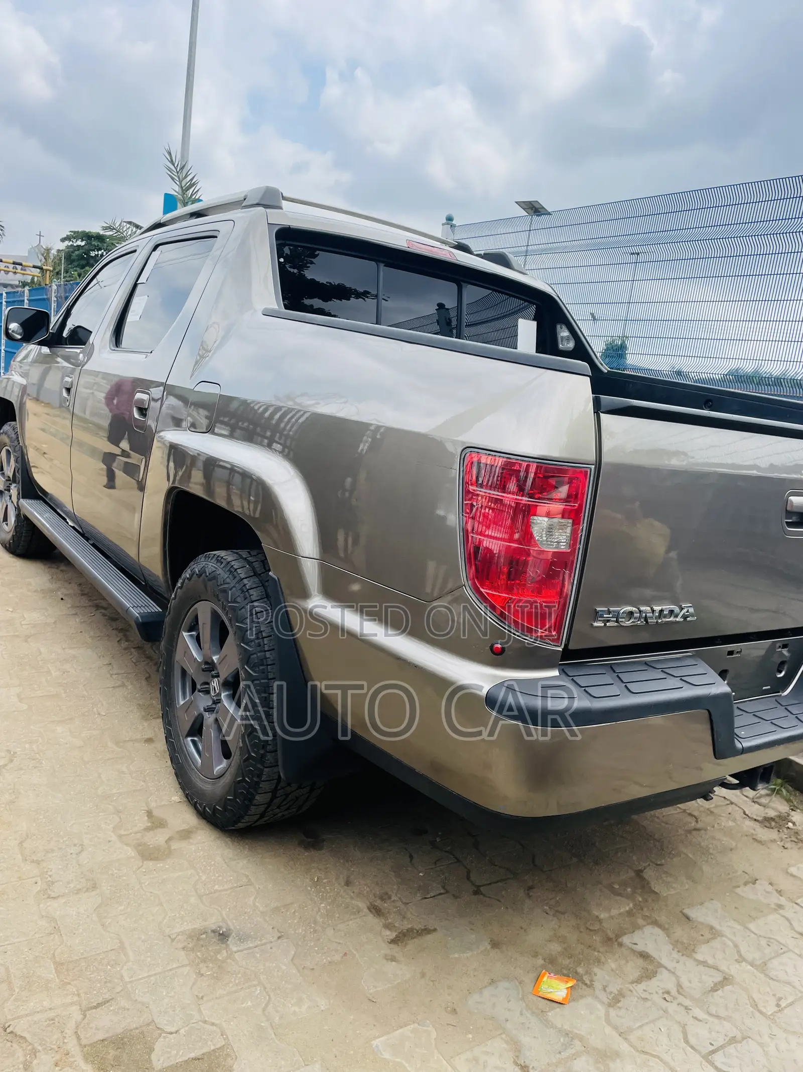 Honda Ridgeline 2011 Gold