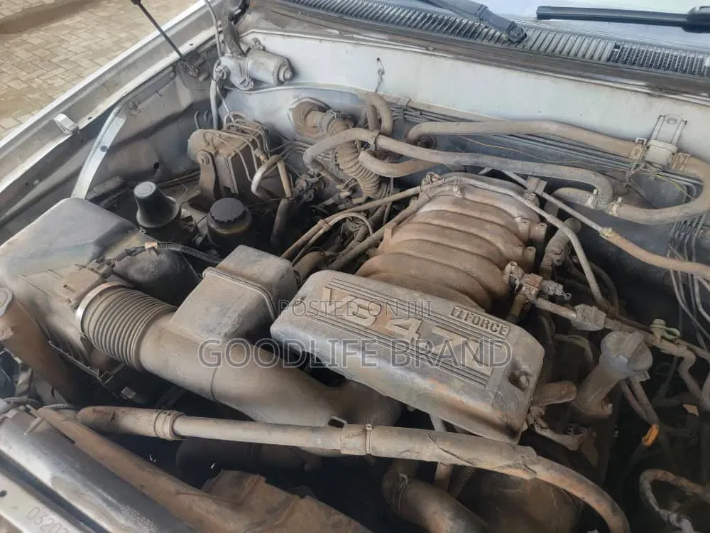 Toyota Sequoia Limited 4dr SUV 4WD (4.7L 8cyl 5A) 2006 Silver