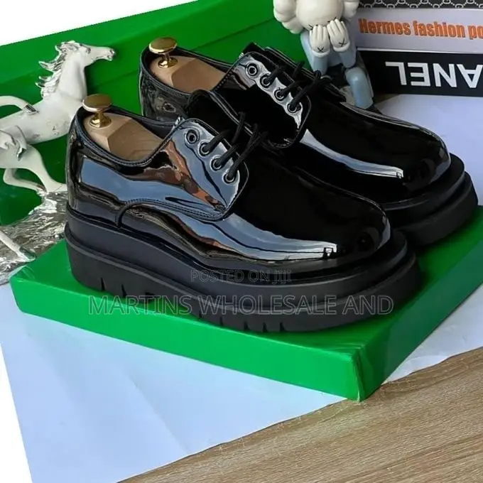Black Patent Leather Lace-Up Shoes by Bottega Veneta Feature a Bol