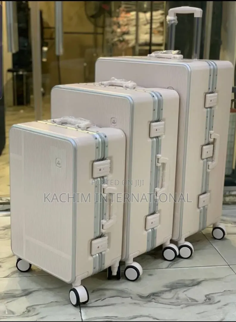 Unique Static Traveling Set of 3 Luggage Boxes