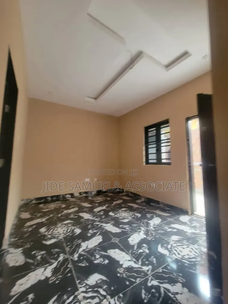 Furnished Mini Flat in Ipaja / Ipaja for rent