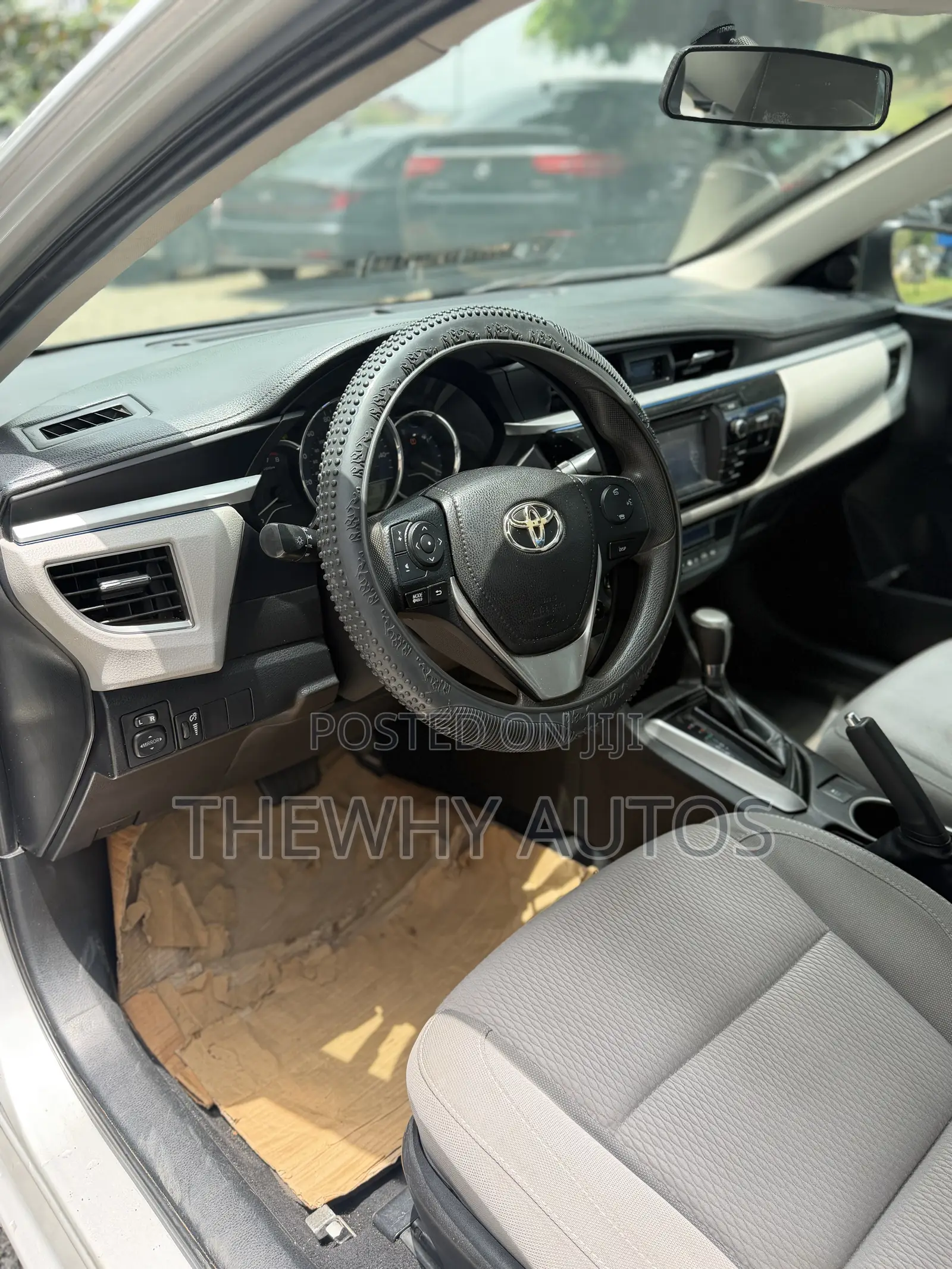 Toyota Corolla LE 4dr Sedan (1.8L 4cyl CVT) 2015 Silver