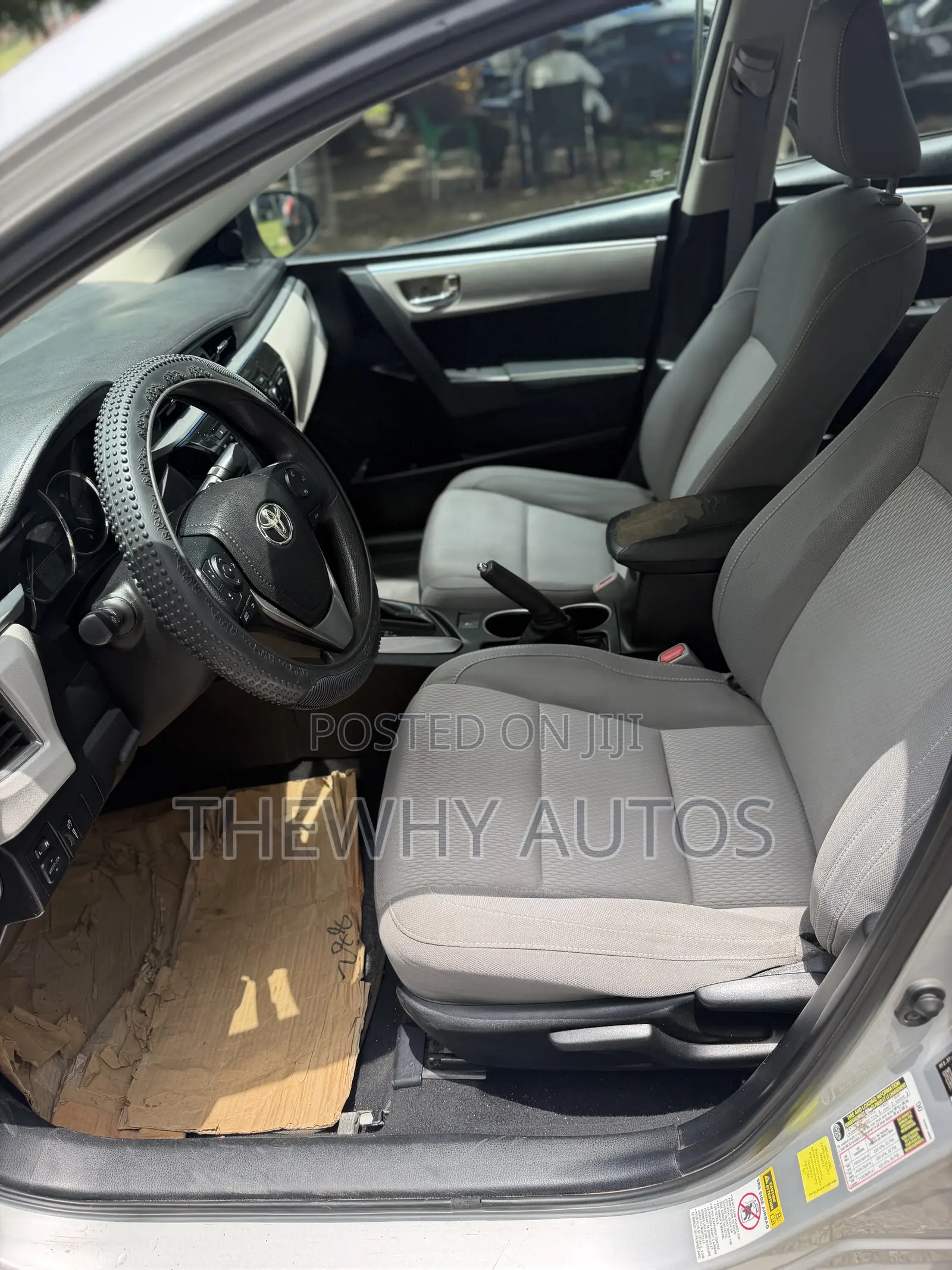 Toyota Corolla LE 4dr Sedan (1.8L 4cyl CVT) 2015 Silver