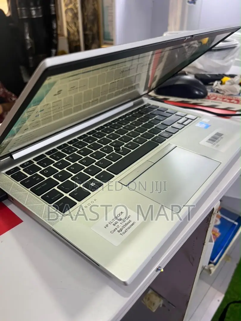 Laptop HP EliteBook 840 G8 8GB Intel Core i7 SSD 256GB