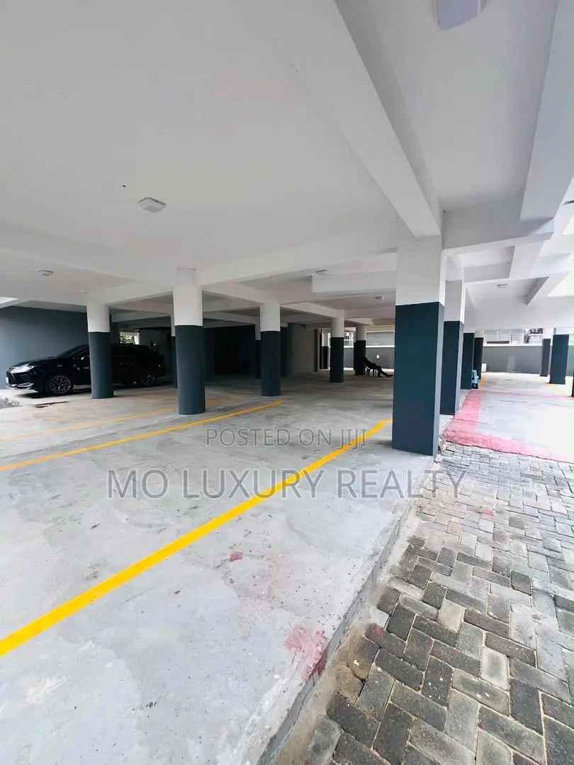 4bdrm Maisonette in Lekki Phase 1 for rent