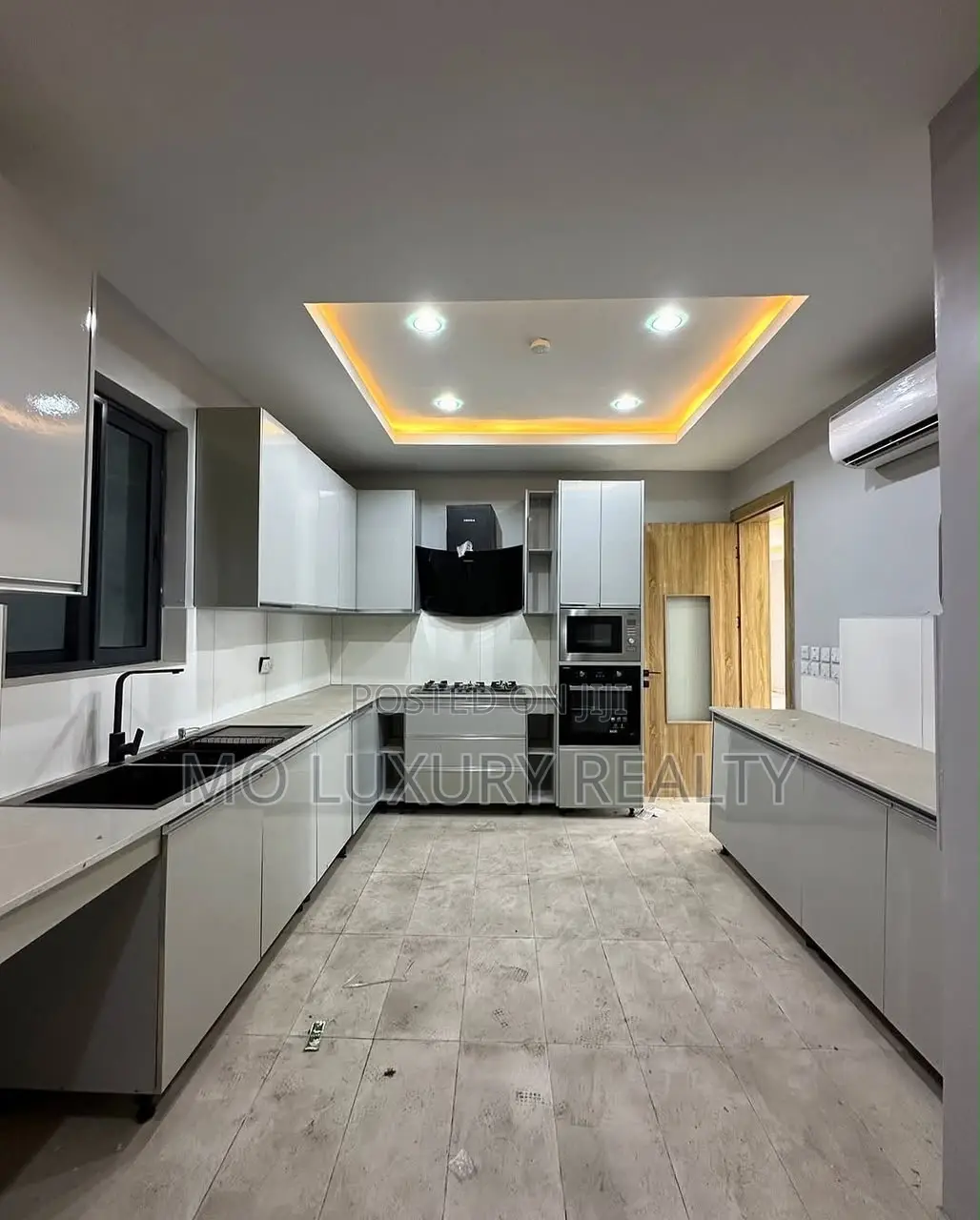 4bdrm Maisonette in Lekki Phase 1 for rent