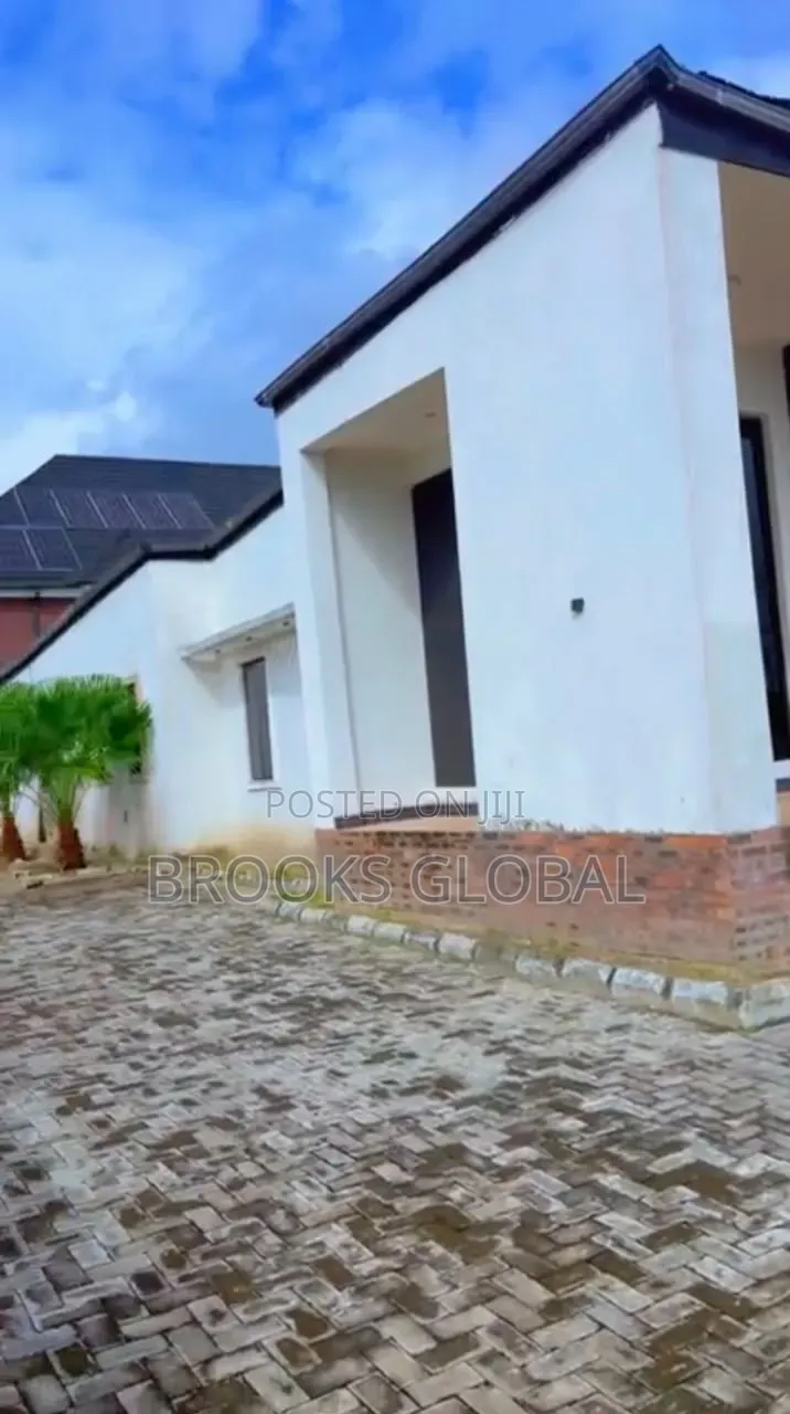 4bdrm Bungalow in Warri for sale