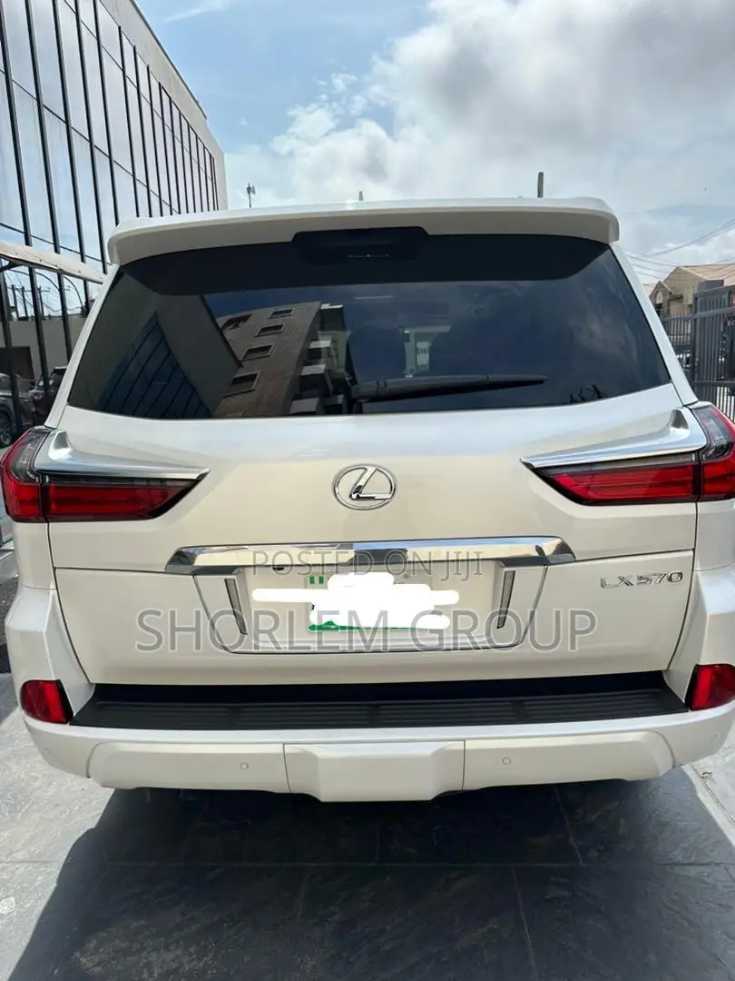 Lexus LX 2017 White