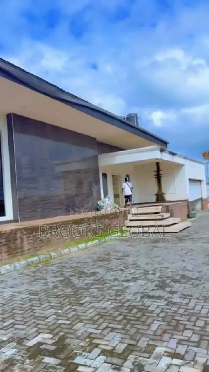 4bdrm Bungalow in Warri for sale
