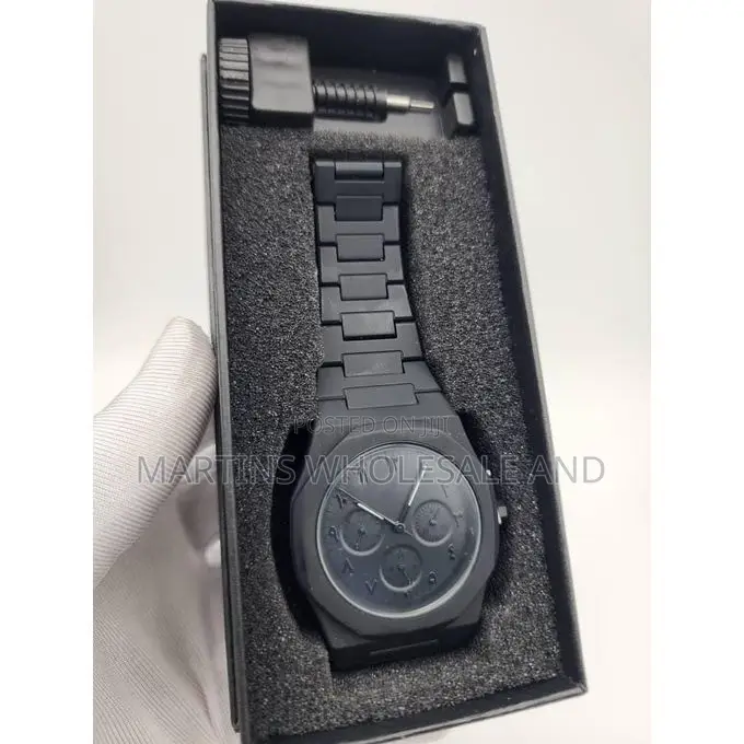 Displays a Pair of Matte Black Valenzo Plastic/Ceramic Quartz
