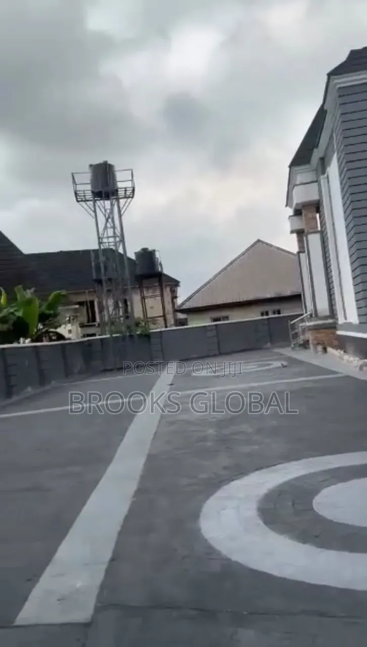 5bdrm Duplex in Warri for sale