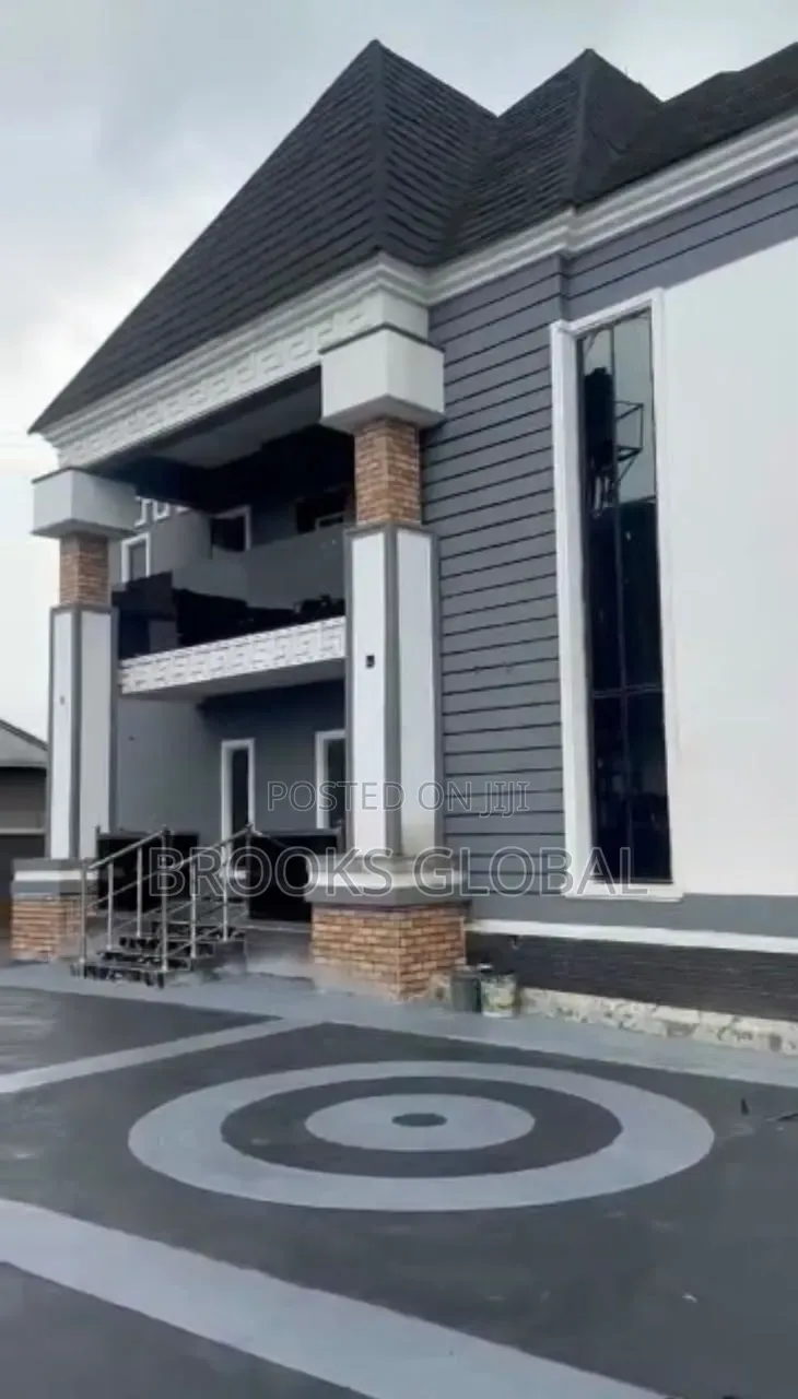 5bdrm Duplex in Warri for sale