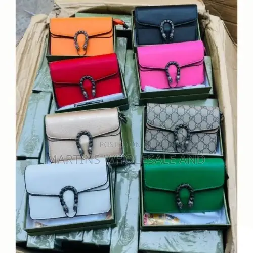 Ecarlan Fashion (ECLN) Boxed Mini Crossbody Bags Featuring the Signatu