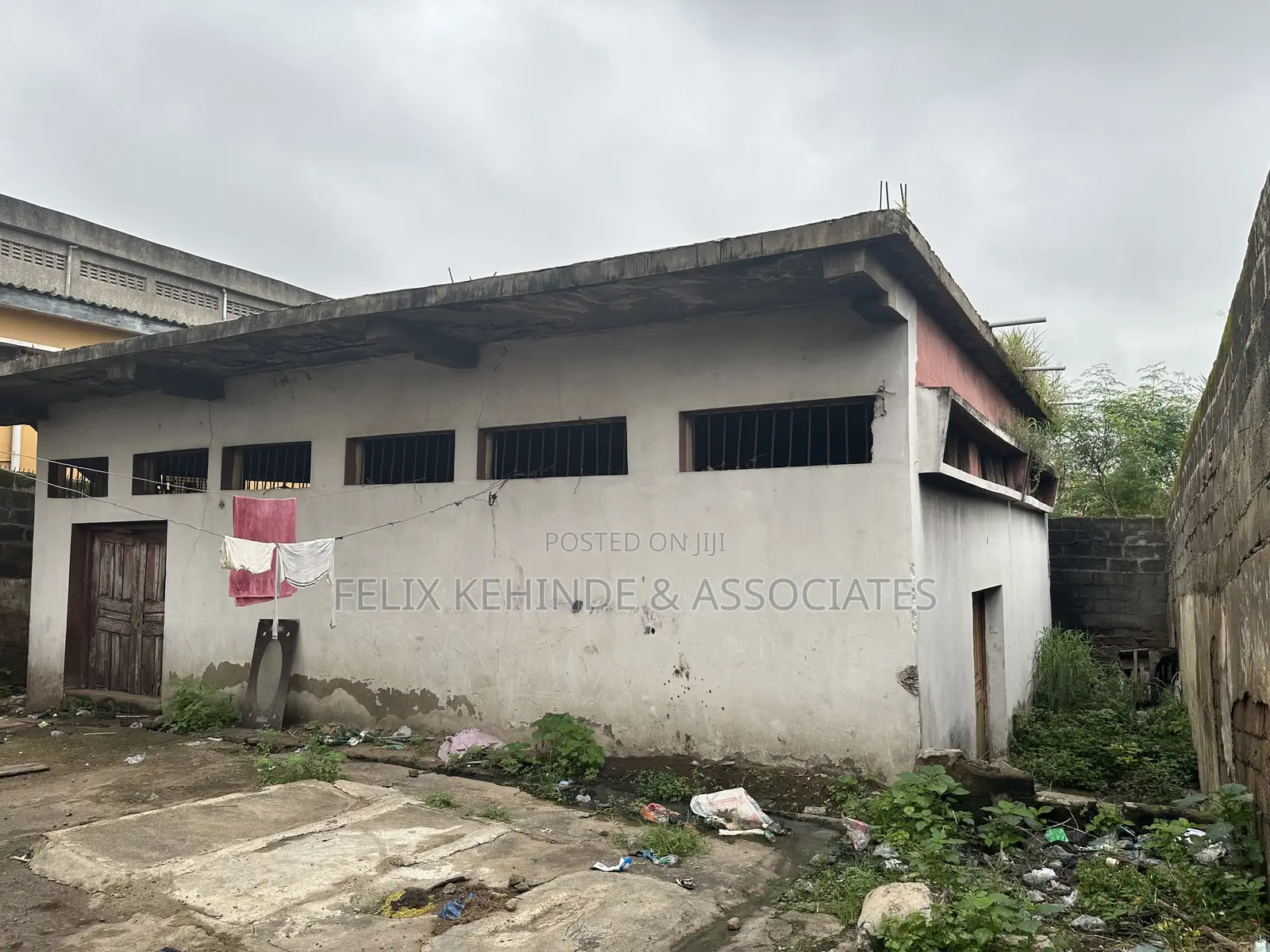 20bdrm Block of Flats in Fatima Bus Stop, Apata for sale