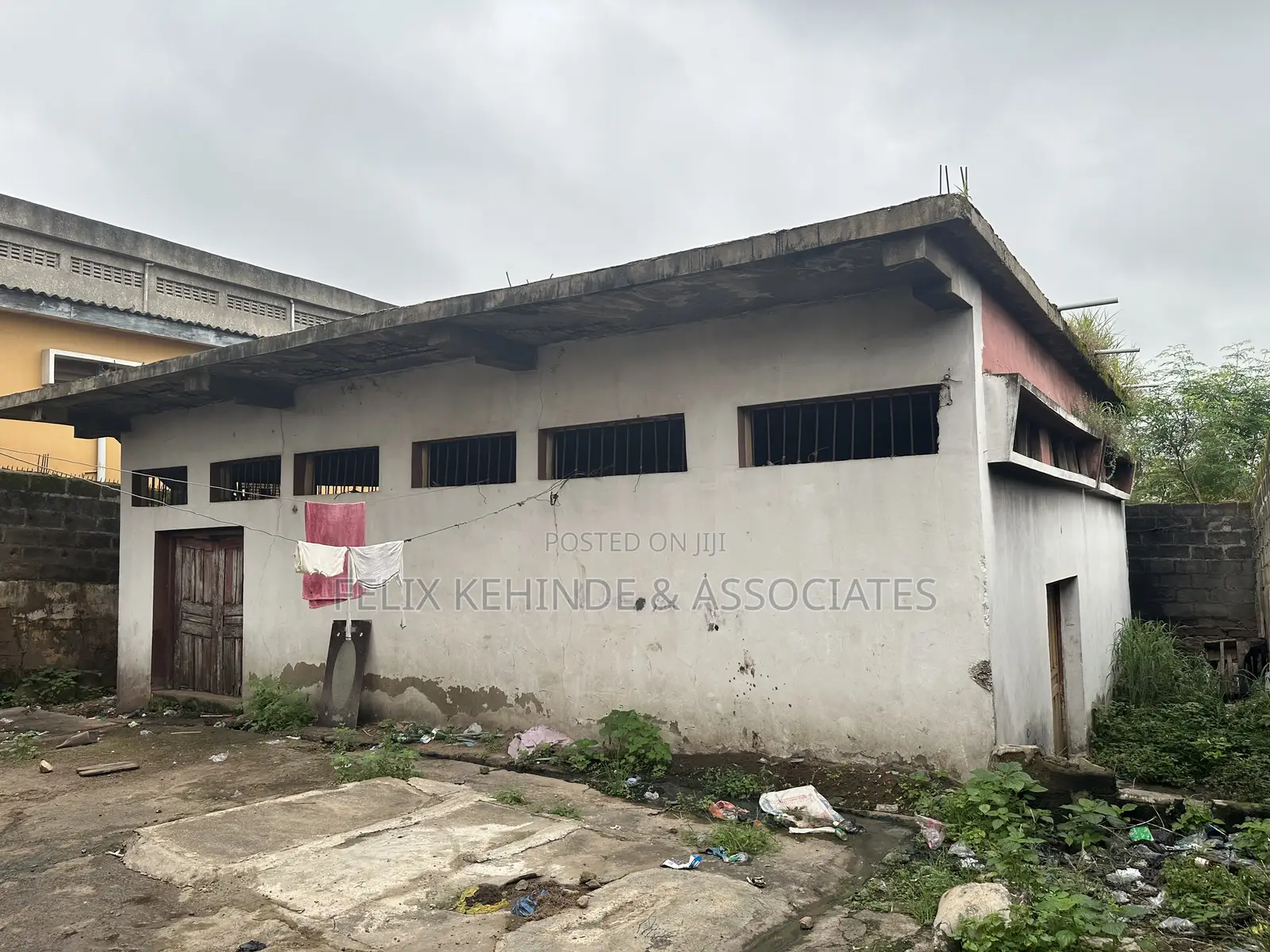 20bdrm Block of Flats in Fatima Bus Stop, Apata for sale