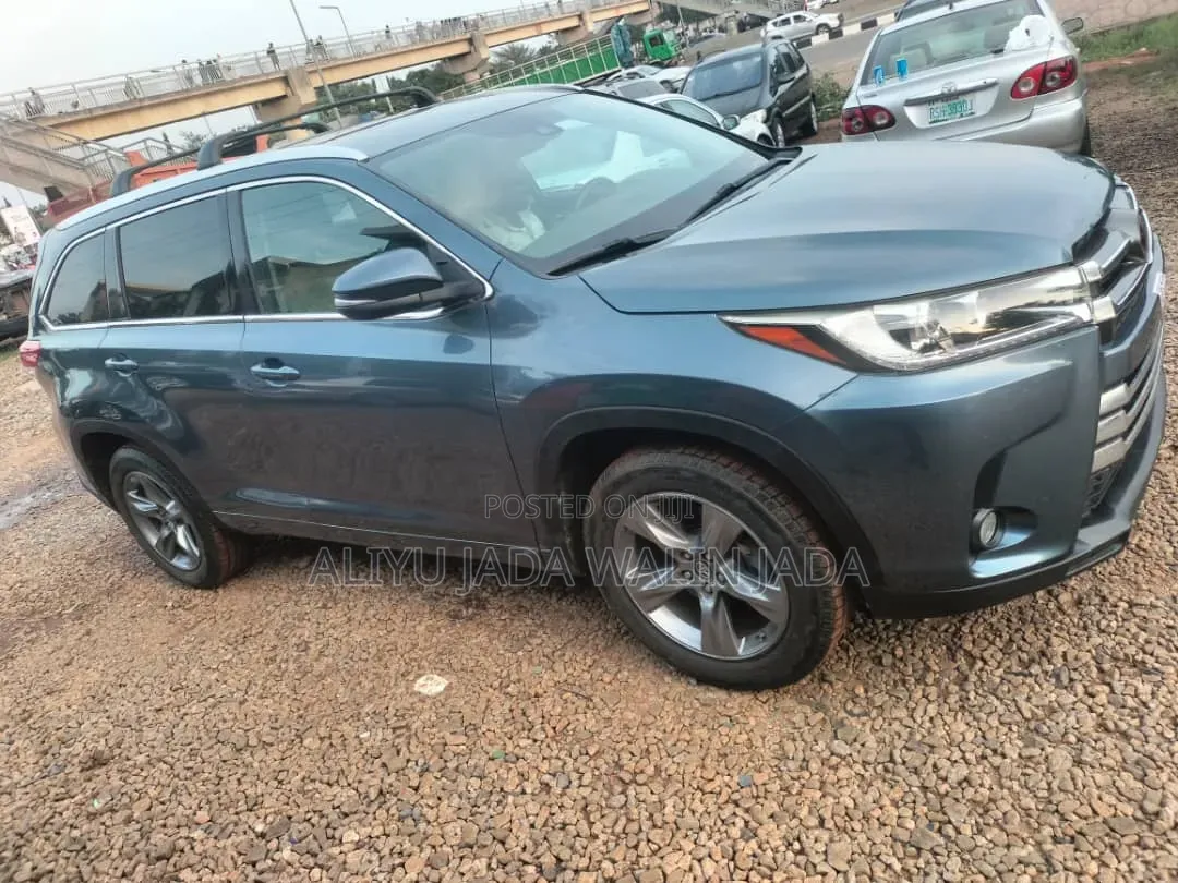 Toyota Highlander 2019 Blue
