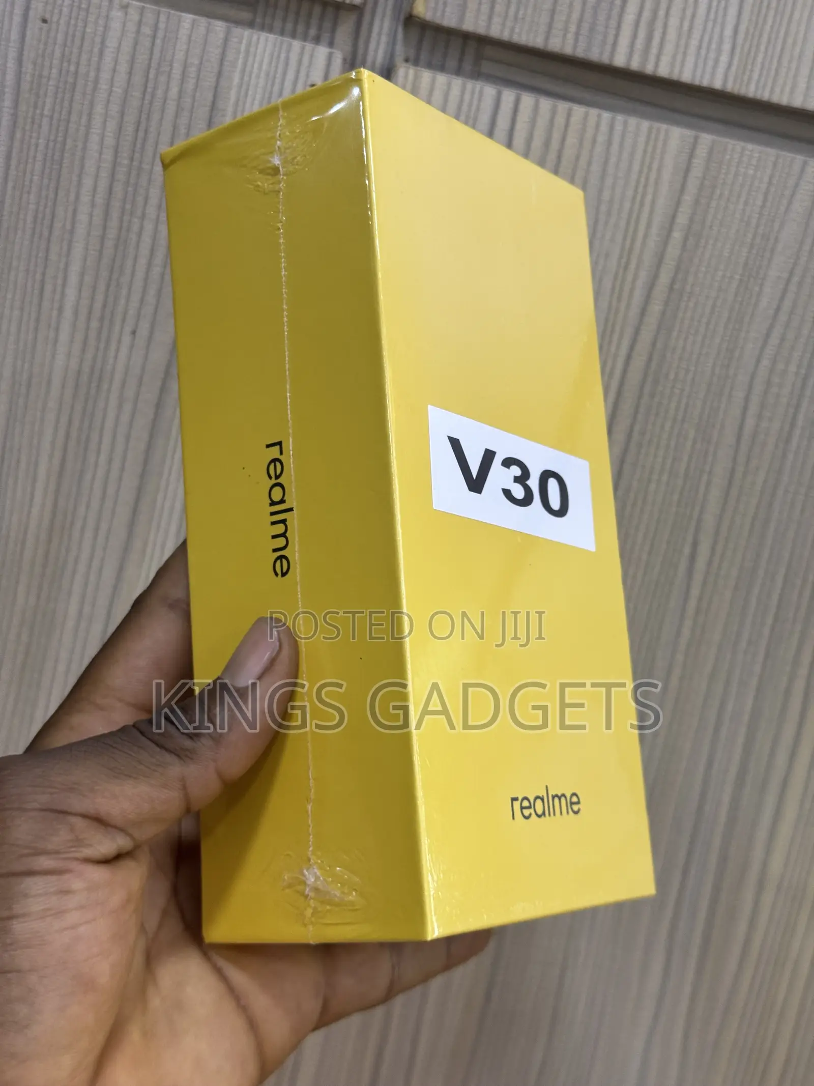 New Realme V30 128 GB Yellow