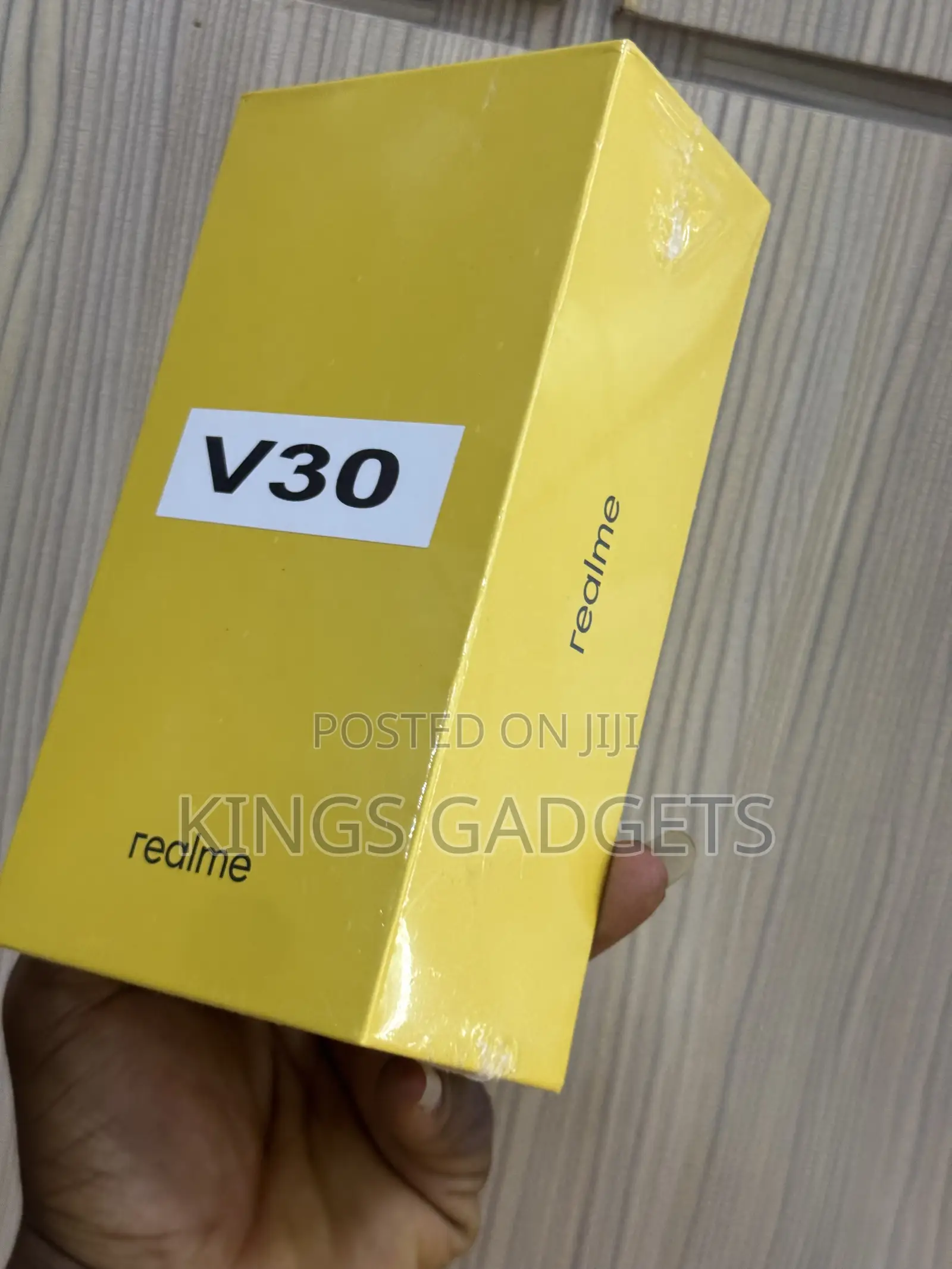 New Realme V30 128 GB Yellow