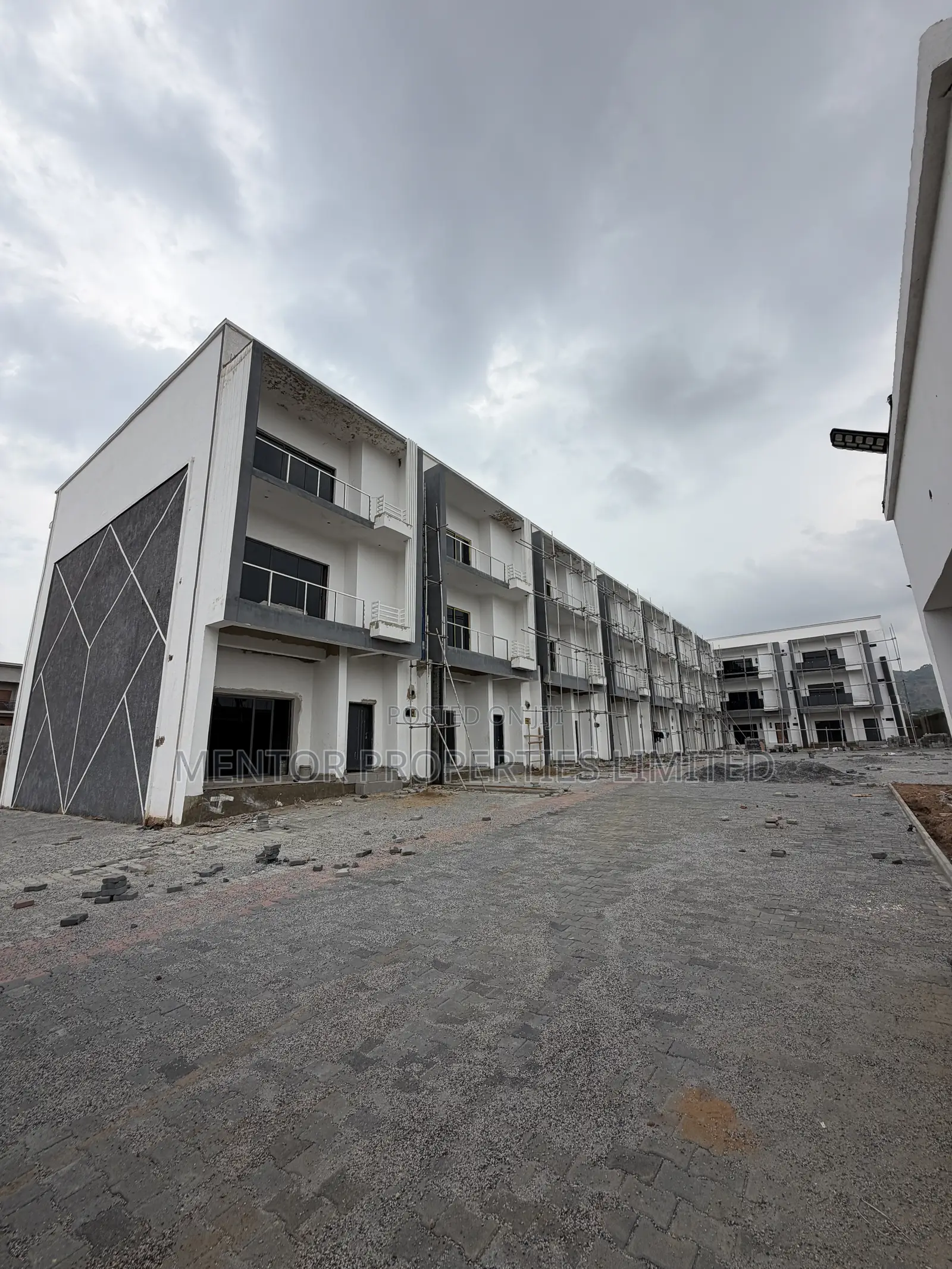 4bdrm Duplex in Jahi for sale