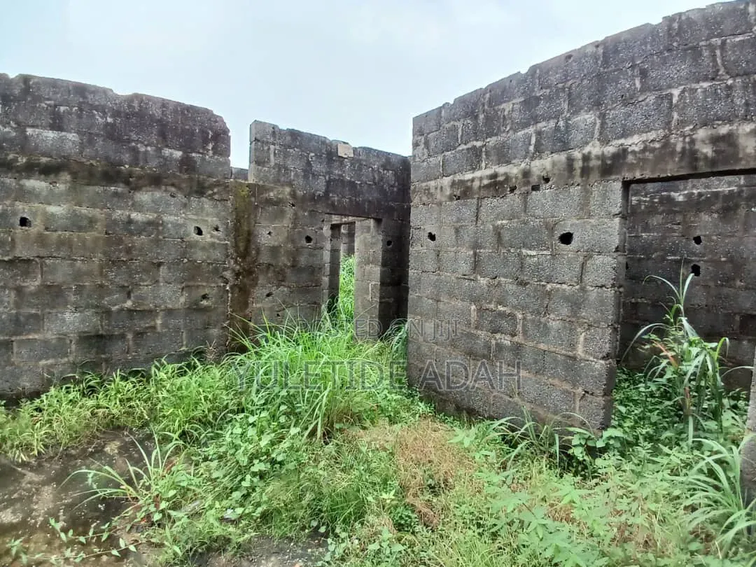 4bdrm Duplex in Dakwo District for sale