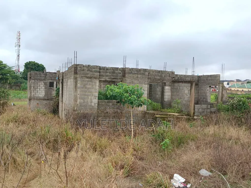 4bdrm Duplex in Dakwo District for sale