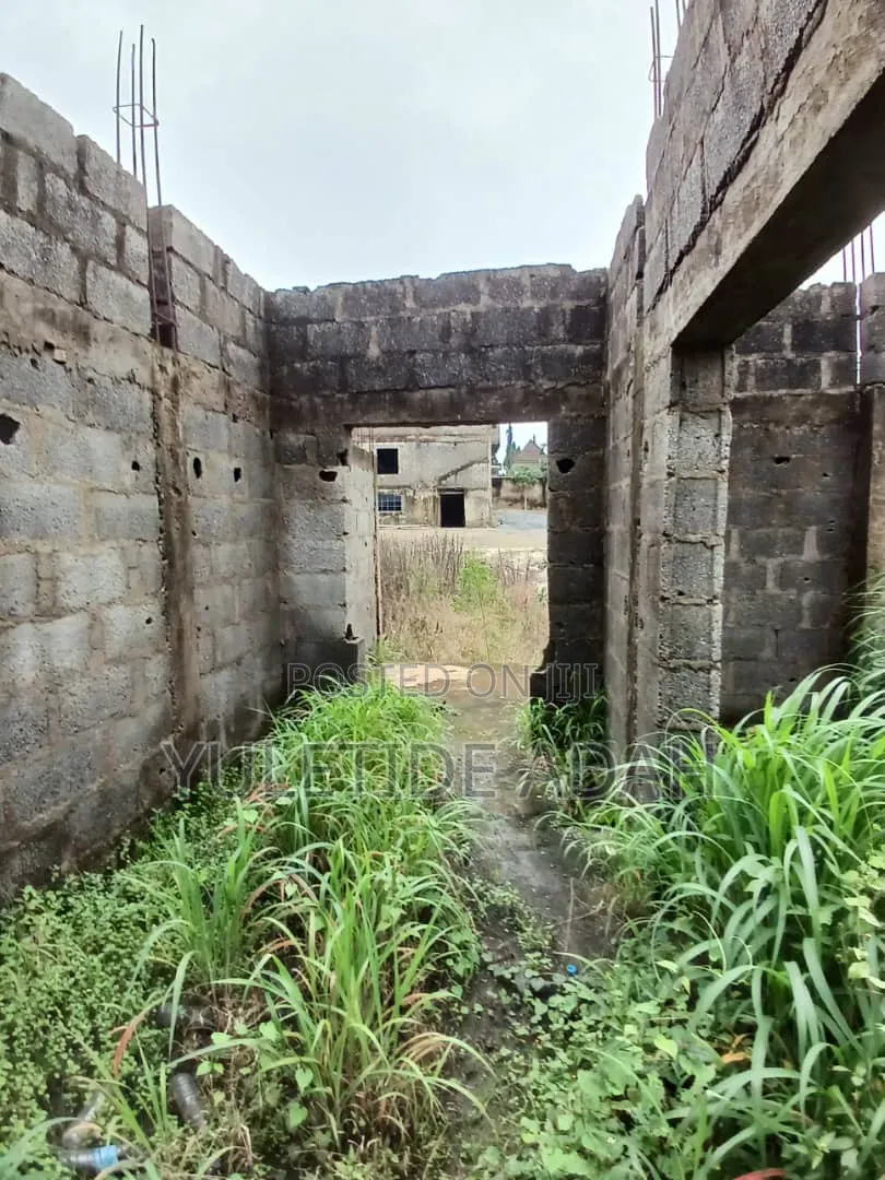 4bdrm Duplex in Dakwo District for sale