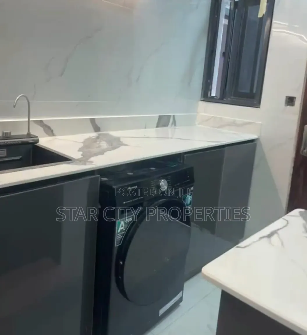3bdrm Apartment in Ikeja Gra Lagos for rent
