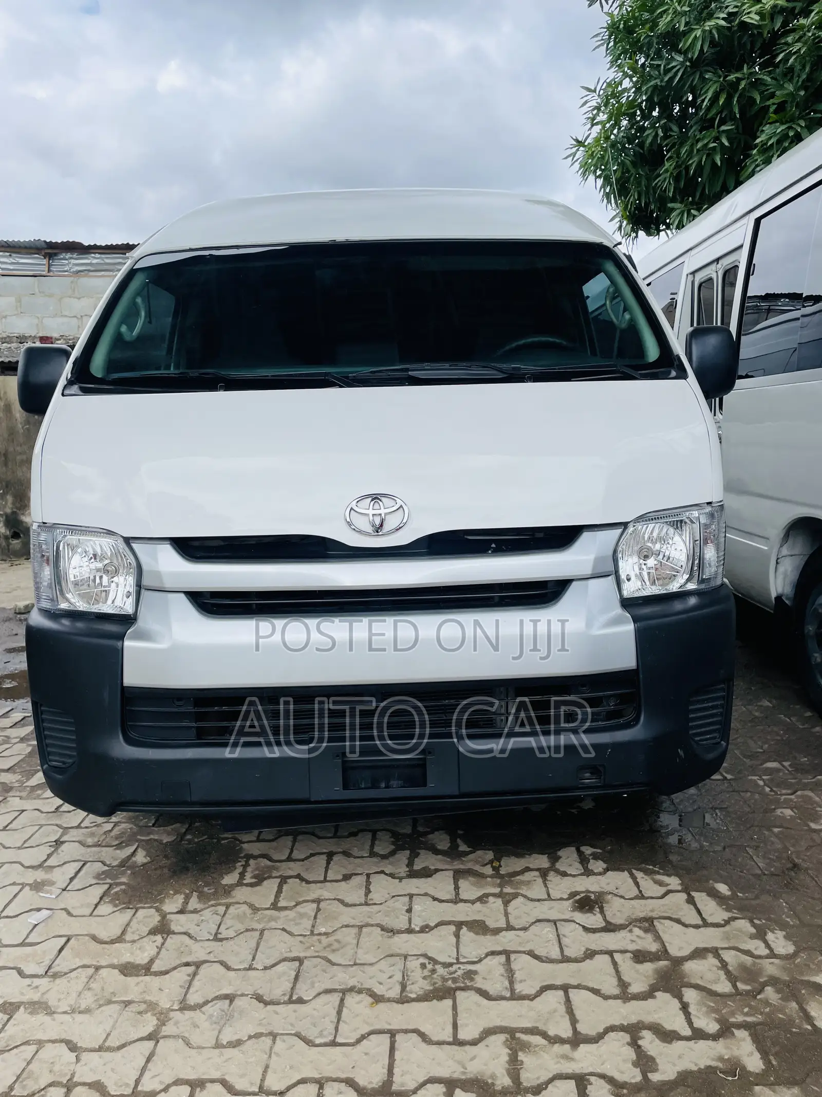Toyota HiAce 2013 White