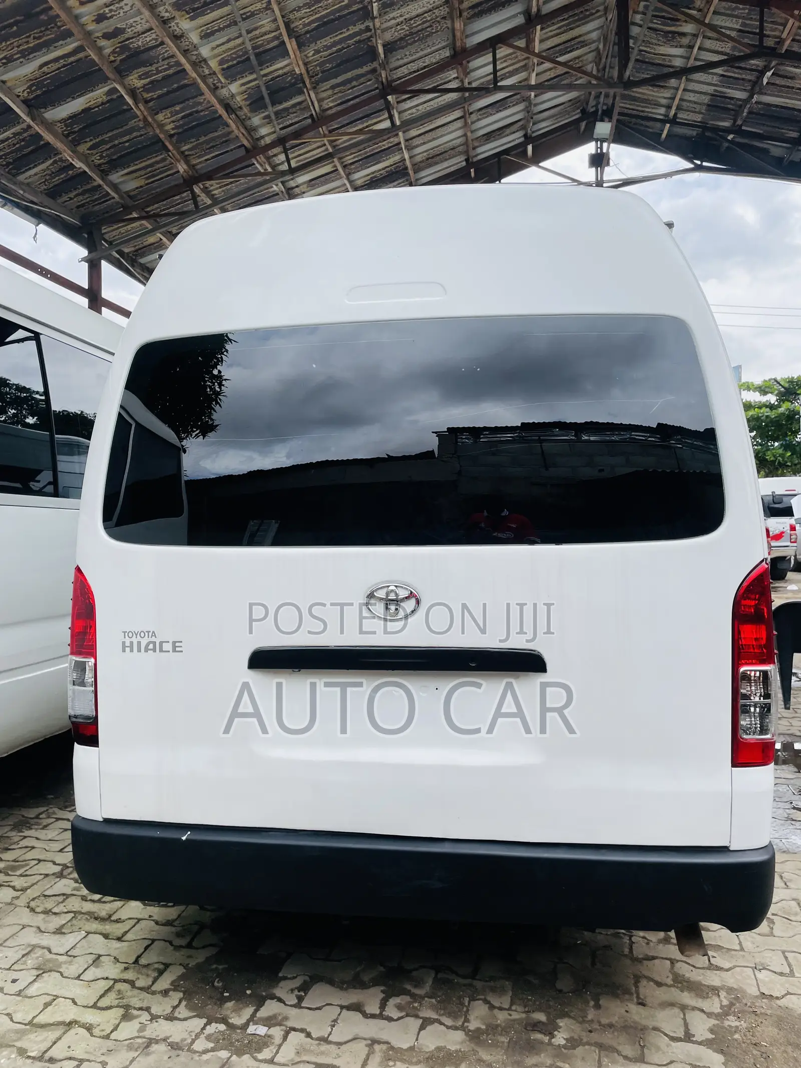 Toyota HiAce 2013 White