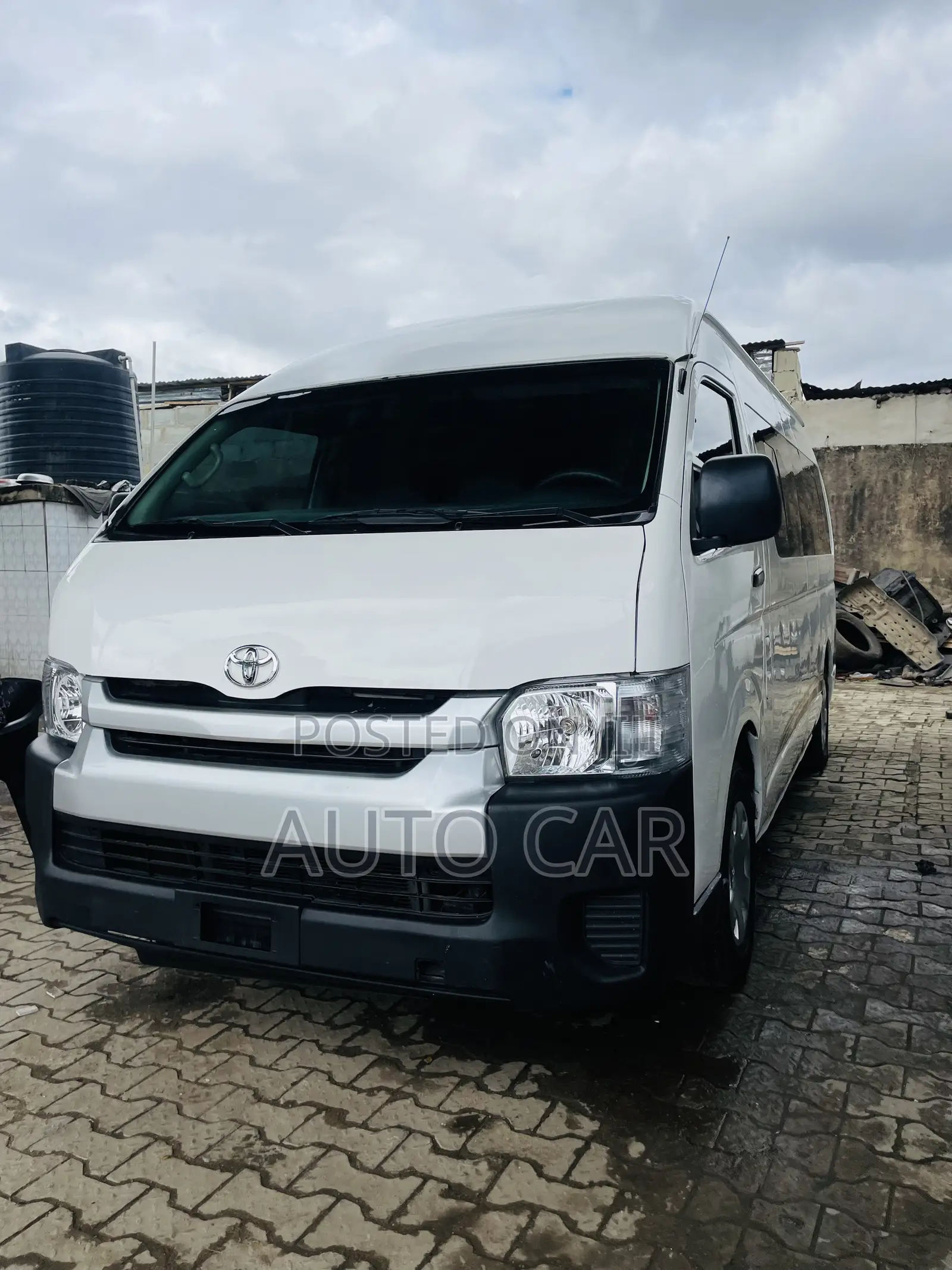 Toyota HiAce 2013 White