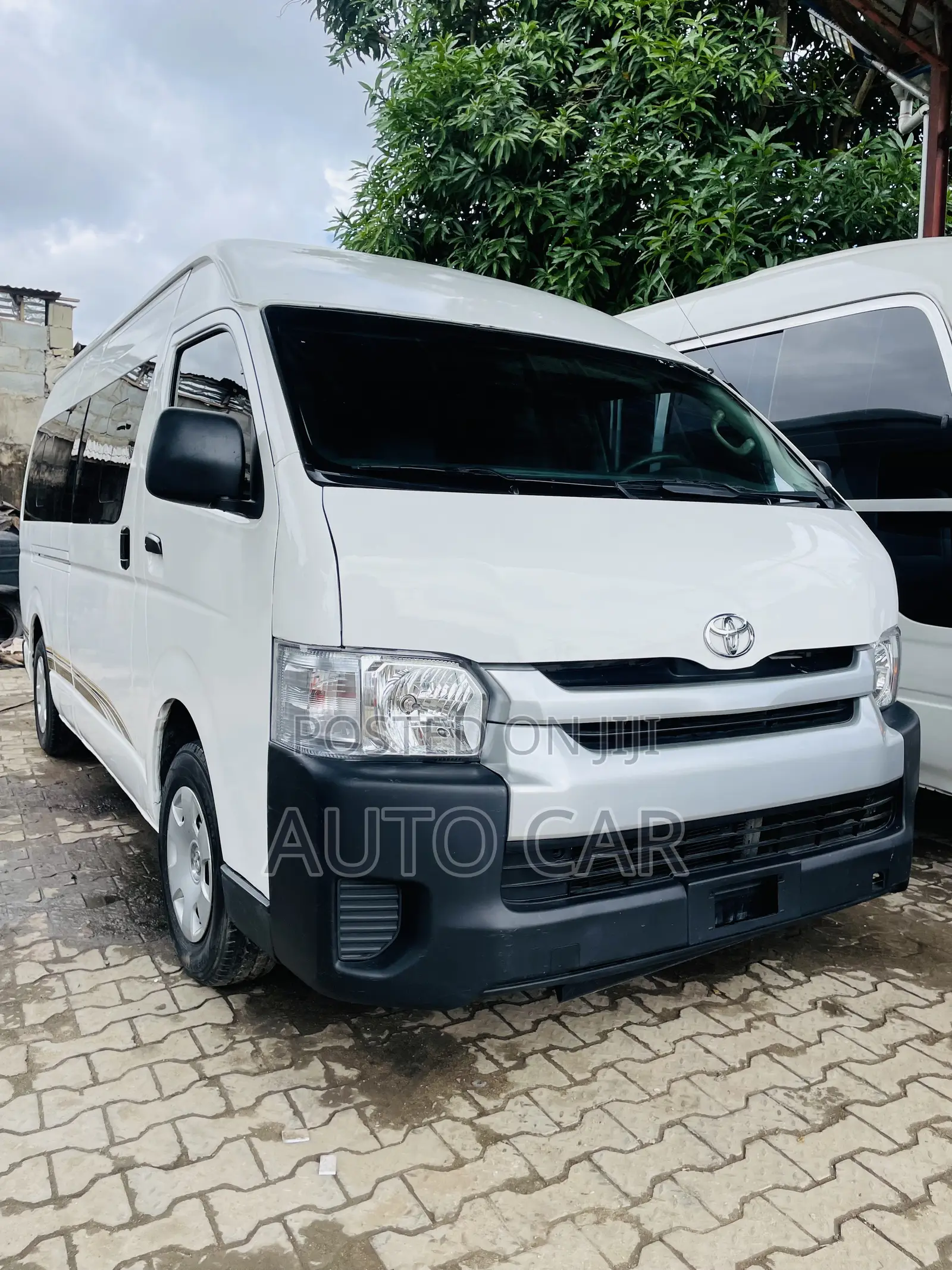 Toyota HiAce 2013 White