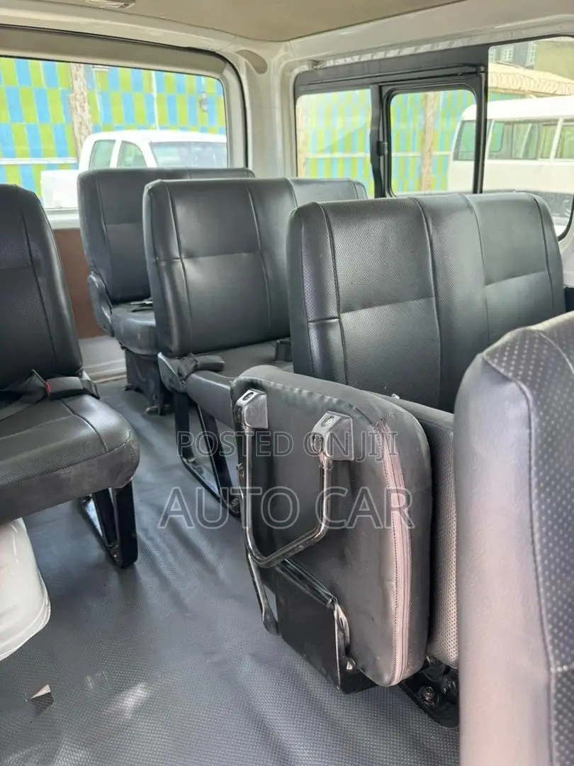 Toyota HiAce 2014 White