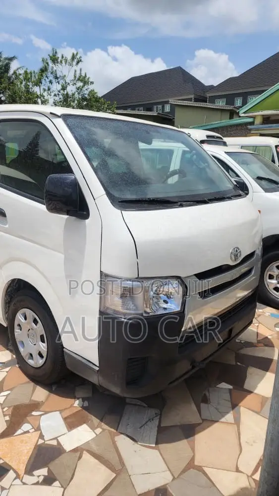 Toyota HiAce 2014 White