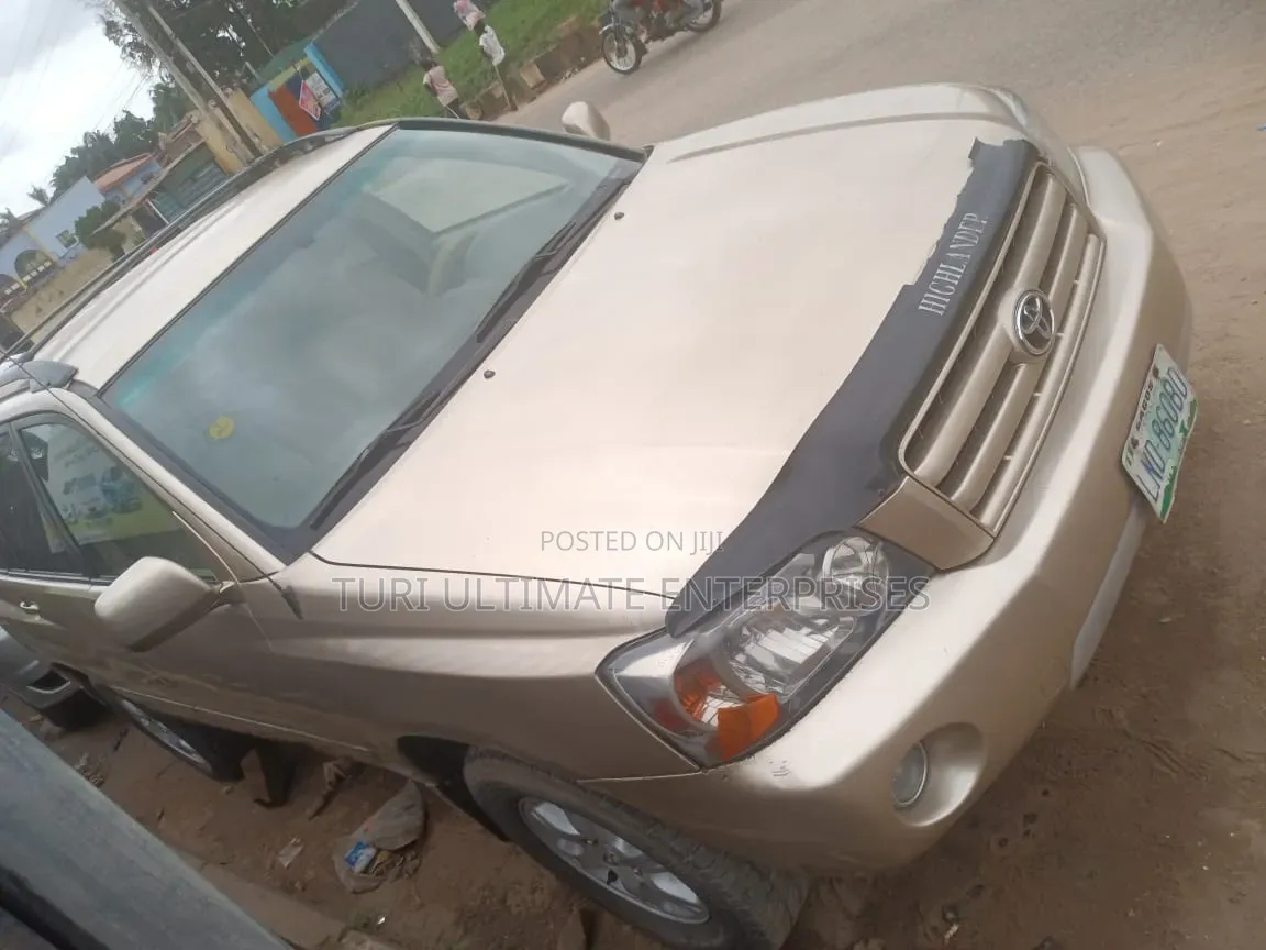 Toyota Highlander 2005 Gold