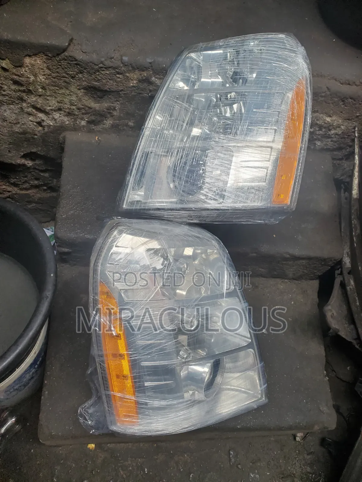 Headlight Cadillac Escalade 2008,2010,2012 Model