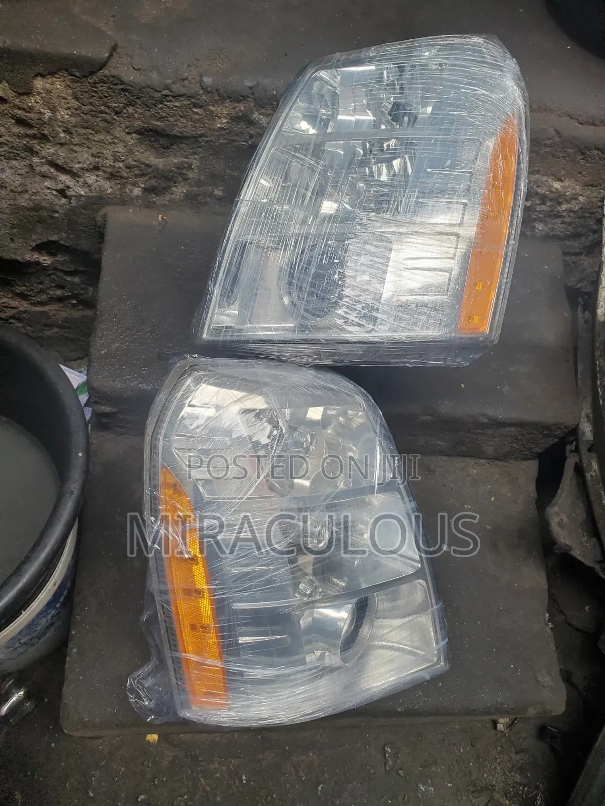 Headlight Cadillac Escalade 2008,2010,2012 Model