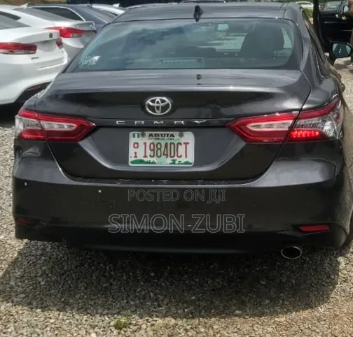 Toyota Camry XLE FWD 2020 Brown