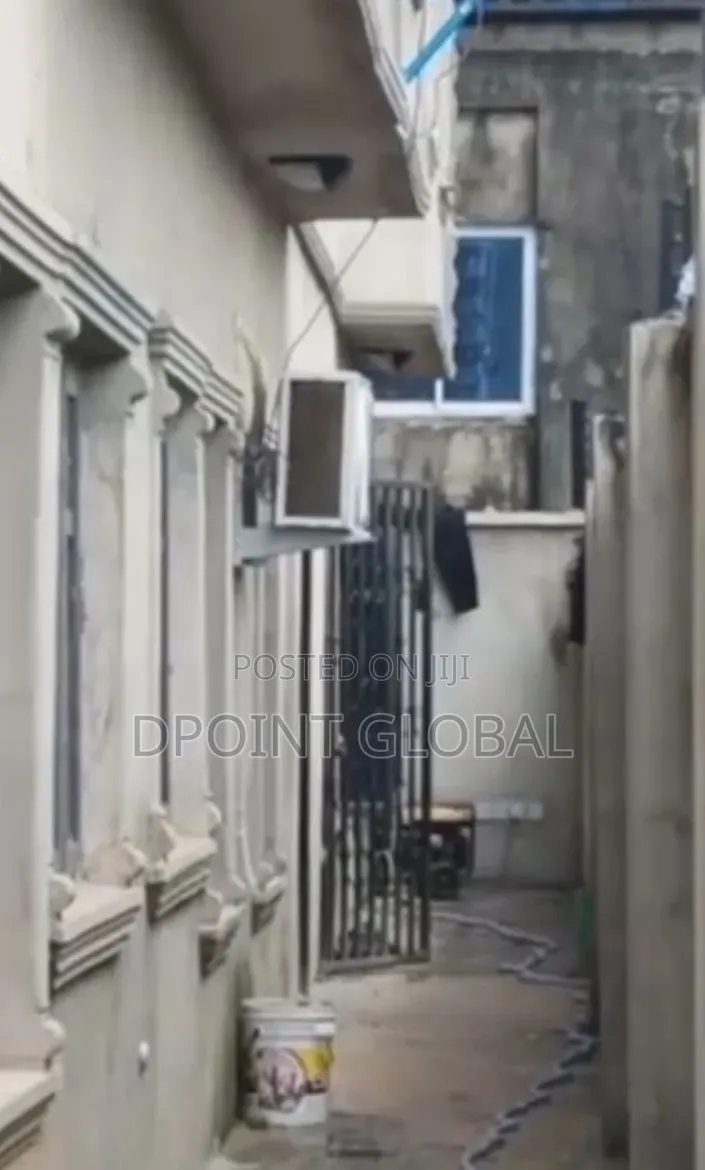 8bdrm Duplex in Not Estate, Abule Egba for sale
