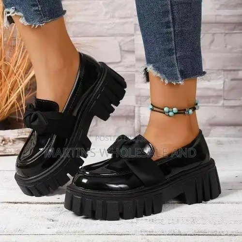 Luulla Black Chunky Platform Loafers Feature a Glossy Patent Finish