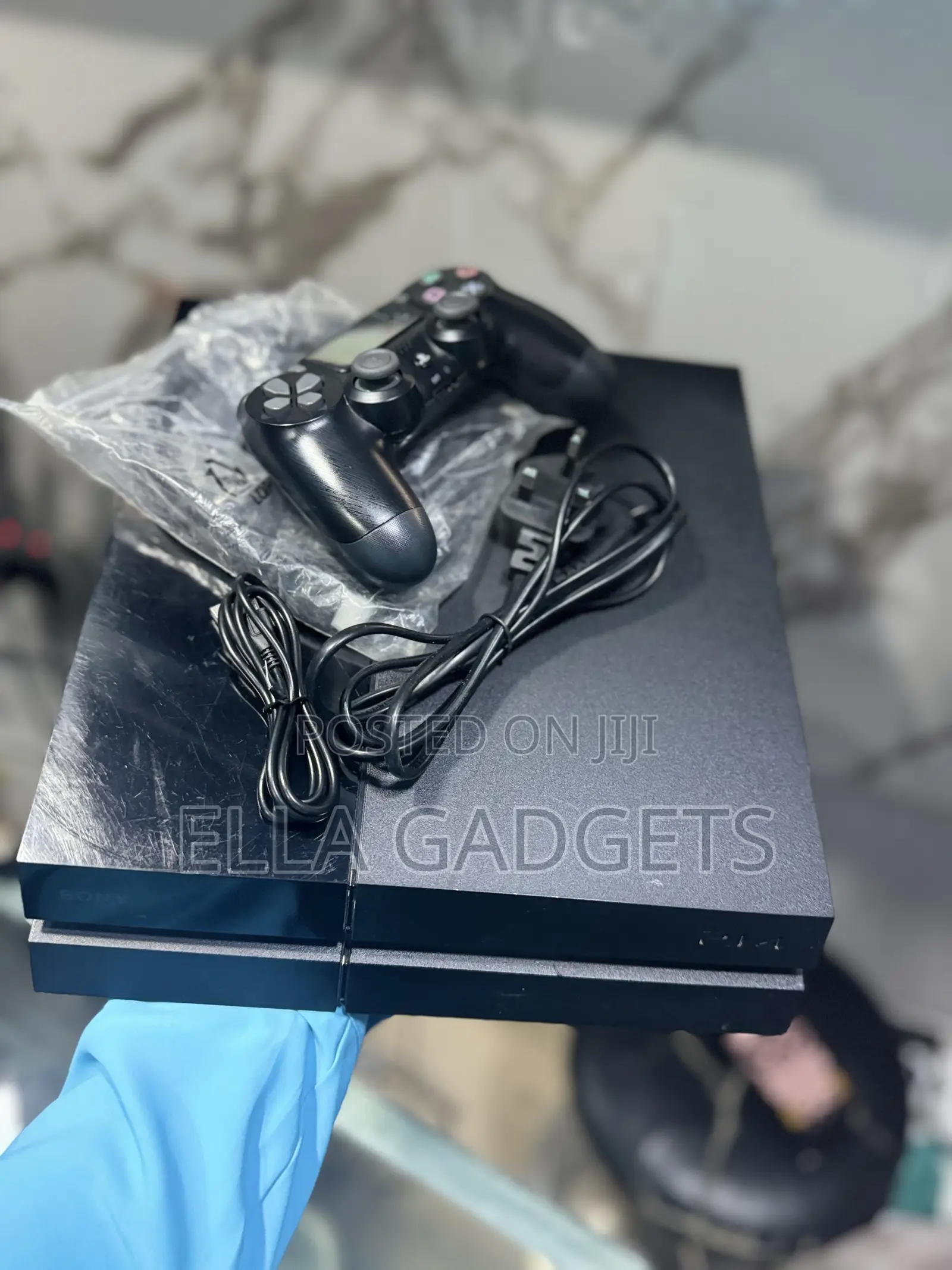 Uk Used Ps4 Fat With Games and 2 Pads