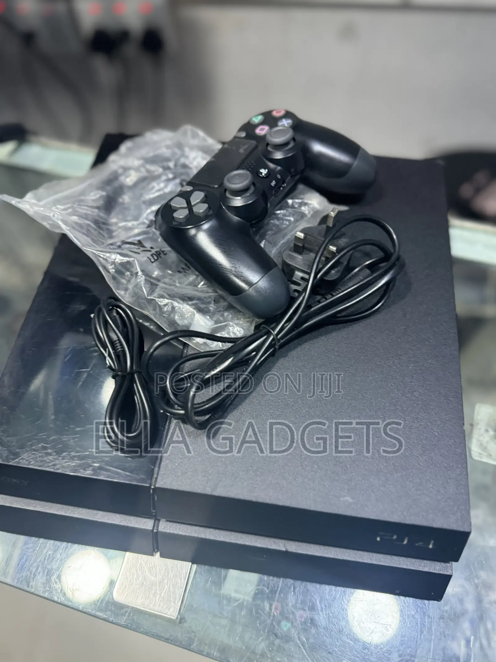Uk Used Ps4 Fat With Games and 2 Pads