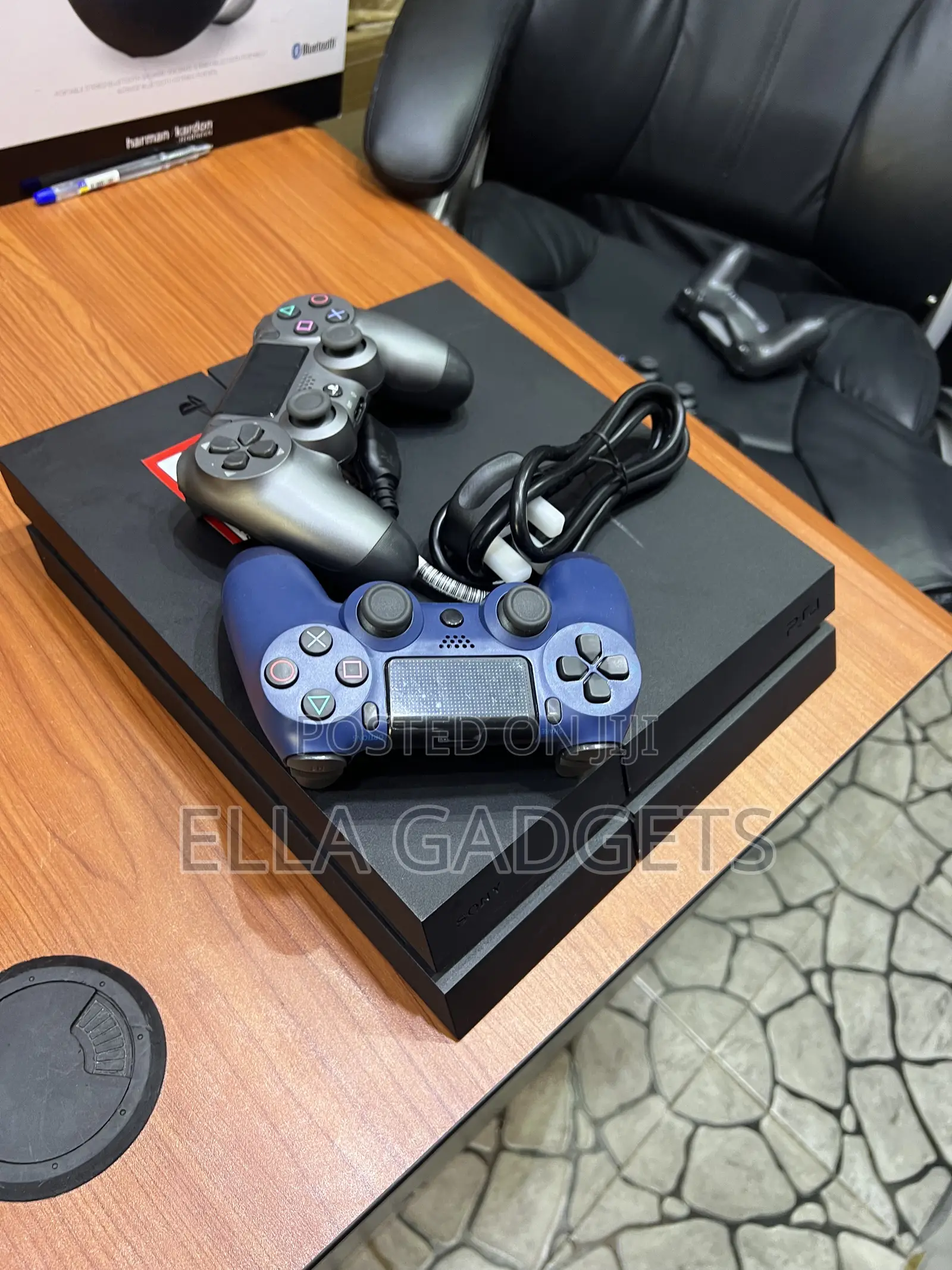 Uk Used Ps4 Fat With Games and 2 Pads