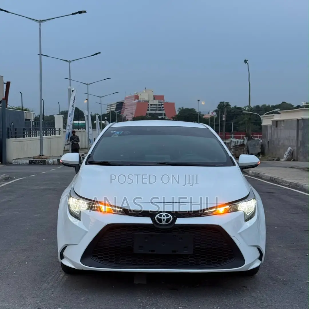 Toyota Corolla 2022 White
