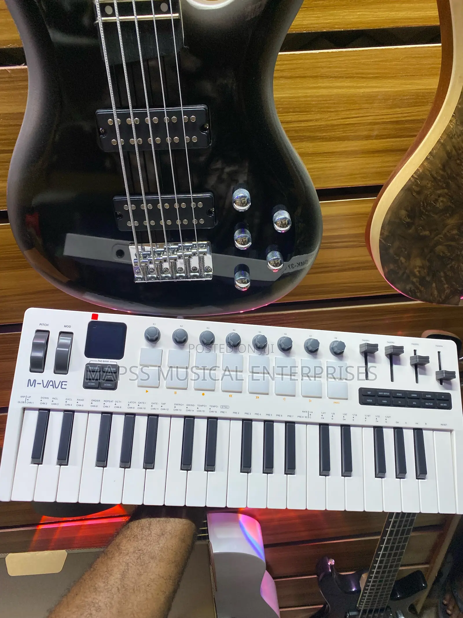 M-Vave SMK-37 Pro, a Portable 37-Key Wireless MIDI Keyboard Controller